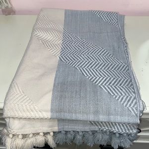 Vince camuto scarf never worn